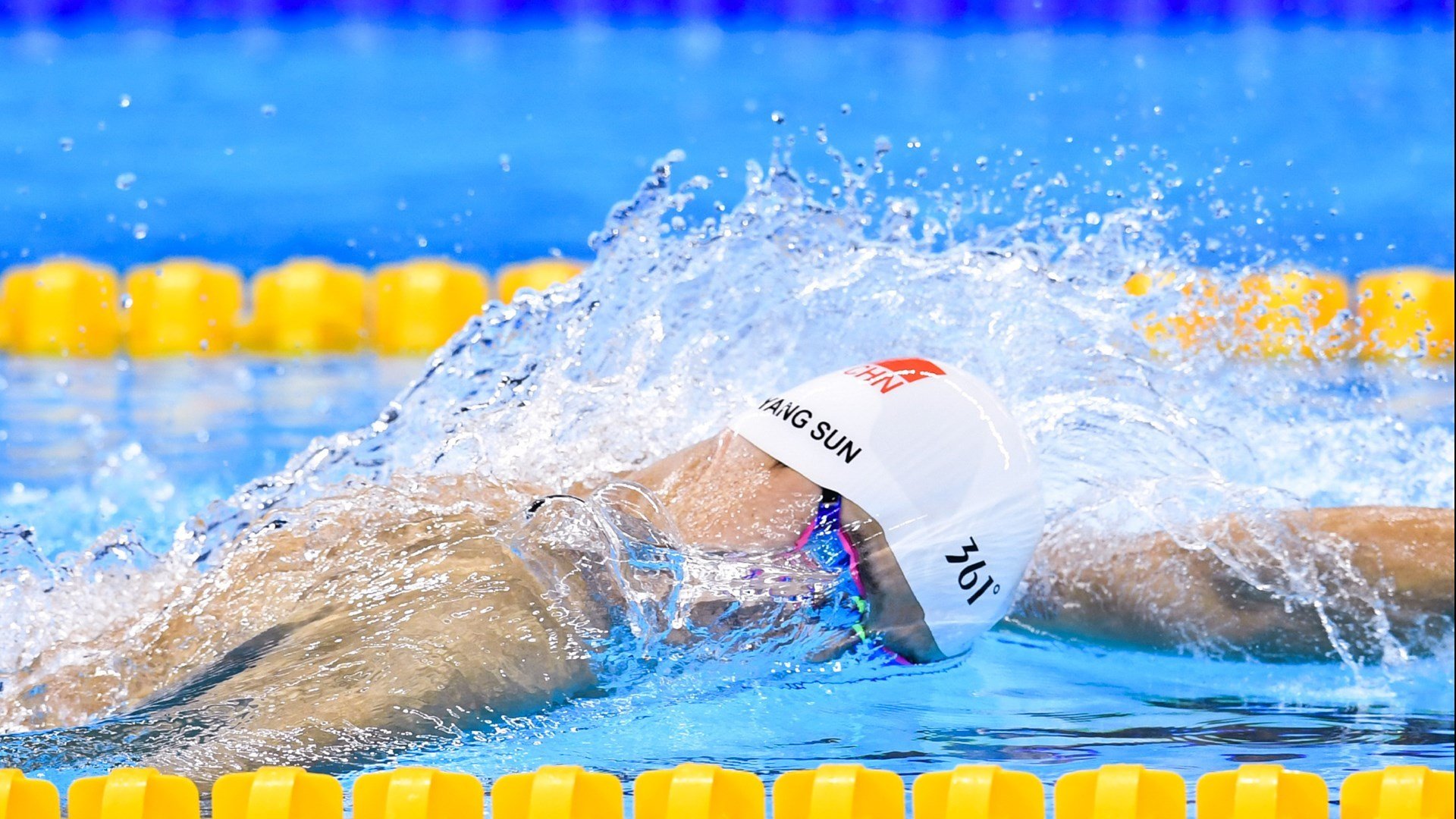 巴拉圭一波带走突尼斯,当本泽马在欧冠淘汰赛接管比赛,足球的瞬间革命正在发生